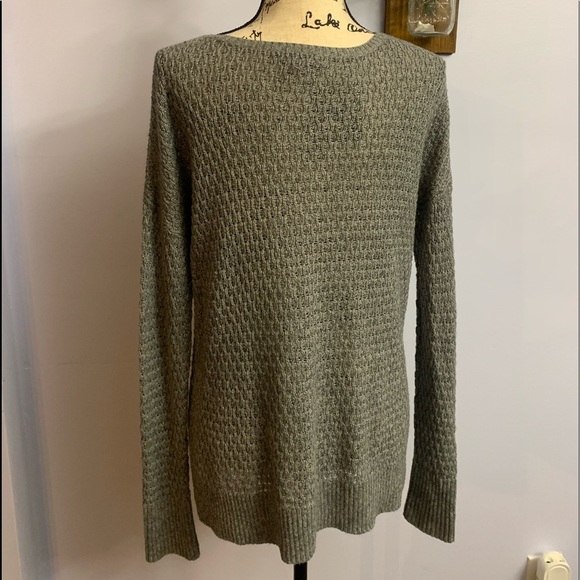 American Eagle Outfitters v neck pullover - Picture 3 of 9